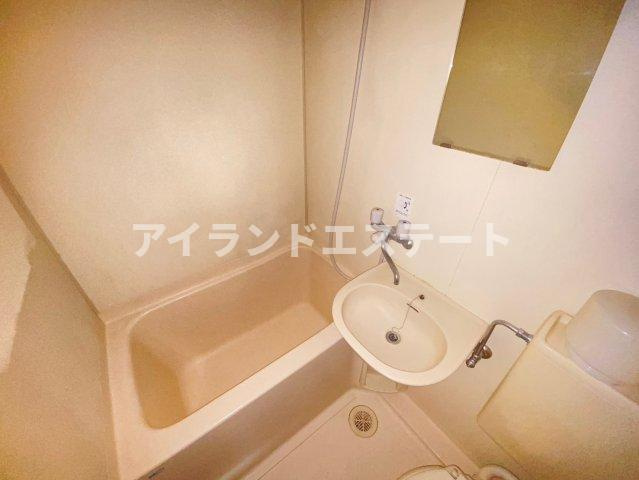 ロッキーヒルズ自由ヶ丘　宅配BOX　大型バイク相談の浴室