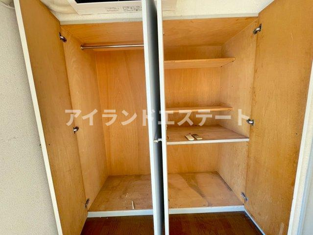 リッチハイツ　陽当たり良好　メゾネット　の収納