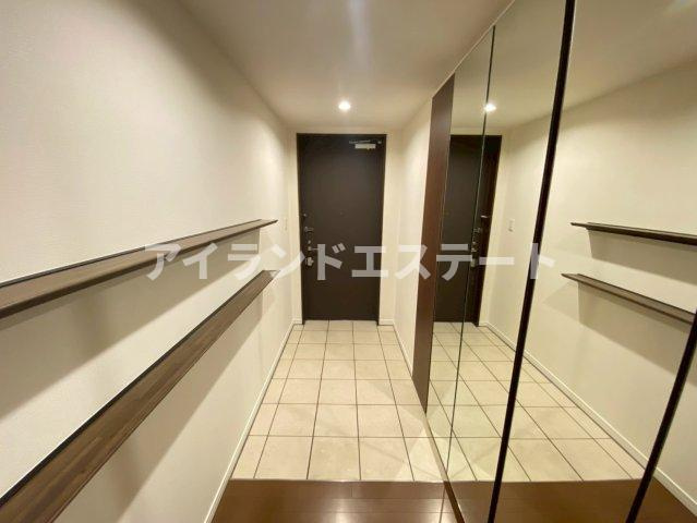 ガーデン東が丘アネックス　角部屋　南東向き　ウォークインクローゼットの玄関