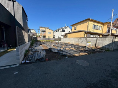 【前面道路含む現地写真】 | 杉並区成田東３丁目売地（B区画） | 南道路で陽当たりが良い立地です。