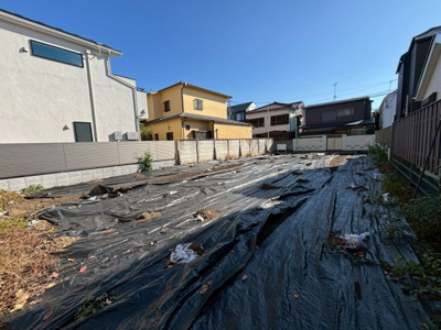 【前面道路含む現地写真】 | 杉並区成田東３丁目売地（B区画） | 落ち着きがある第１種低層エリアの住環境