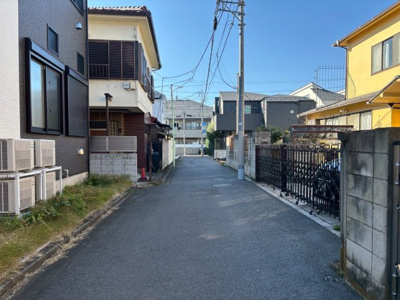 【前面道路含む現地写真】 | 杉並区成田東３丁目売地（B区画） | 南道路で車通りが少ない住環境です。