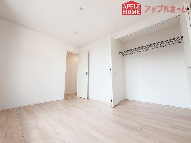 【新築住宅】吉見町東野第20 全3棟の洋室|２階居室は全室収納あり！たっぷりある収納活用でお部屋もキレイを保てます♪