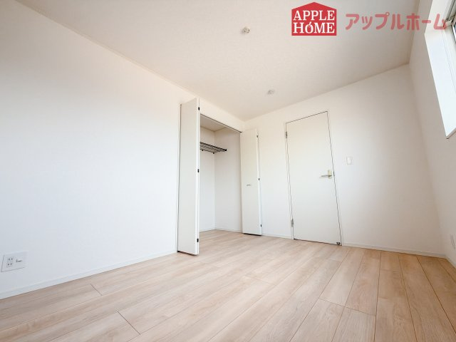 【新築住宅】吉見町東野第20 全3棟の洋室|２階居室は全室収納あり！たっぷりある収納活用でお部屋もキレイを保てます♪