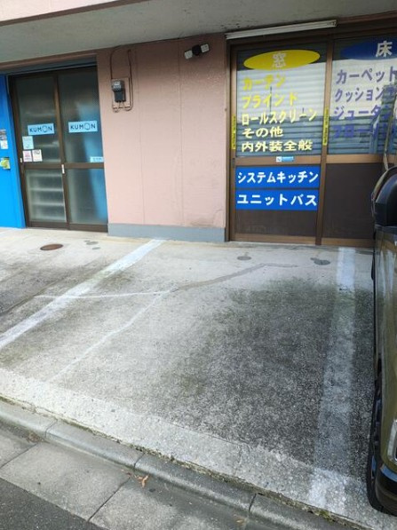 貸倉庫・店舗(事務所) 共栄マンションの駐車場