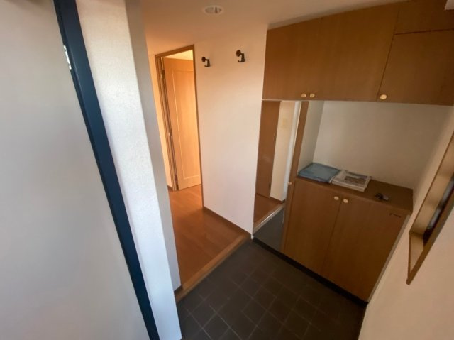 サニーフォレスト藤原壱番館の玄関