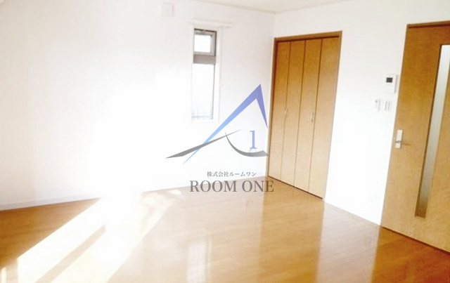 パーシモン　ガーデン　サエキの居間・リビング|洋室のお部屋です。