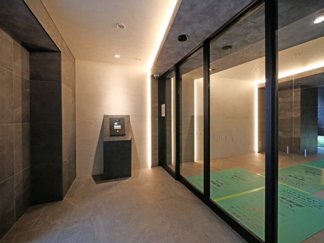 プレサンス緑橋ソレアスのロビー