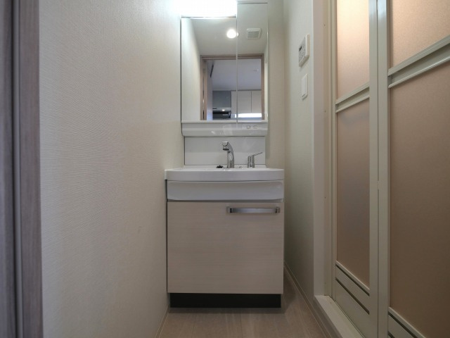 プレサンス緑橋ソレアスの独立洗面台