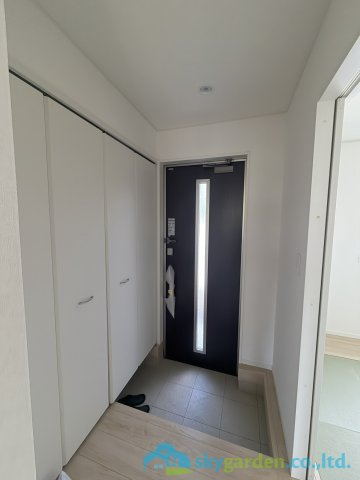 平塚市御殿第18　新築戸建　全8棟8号棟の玄関