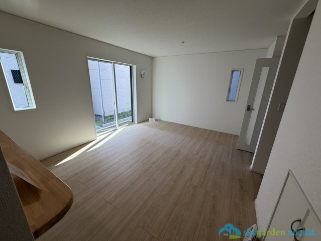 平塚市御殿第18Ⅱ期4棟　新築戸建　全8棟8号棟の居間・リビング