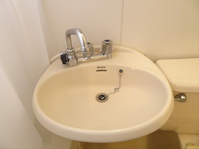 西垣アパートの洗面所