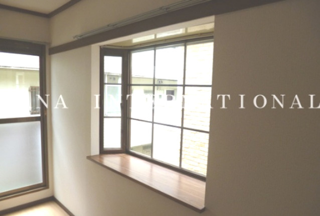 ファミーユ佐藤の内装|角部屋なので出窓付きで明るい他部屋参考写真です(^^)/