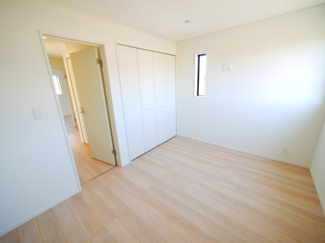 【洋室】 | 東金市台方第9  新築戸建 1号棟 | 令和7年11月築 オール電化 4LDK  リビング約16帖東金市立城西小学校徒歩約8分 上下水