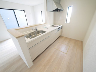 【キッチン】 | 東金市台方第9  新築戸建 1号棟 | 令和7年11月築 オール電化 4LDK  リビング約16帖東金市立城西小学校徒歩約8分 上下水