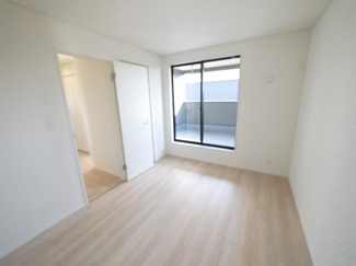 【洋室】 | 東金市台方第9  新築戸建 1号棟 | 令和7年11月築 オール電化 4LDK  リビング約16帖東金市立城西小学校徒歩約8分 上下水