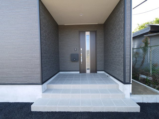 【玄関】 | 東金市台方第9  新築戸建 1号棟 | 令和7年11月築 オール電化 4LDK  リビング約16帖東金市立城西小学校徒歩約8分 上下水