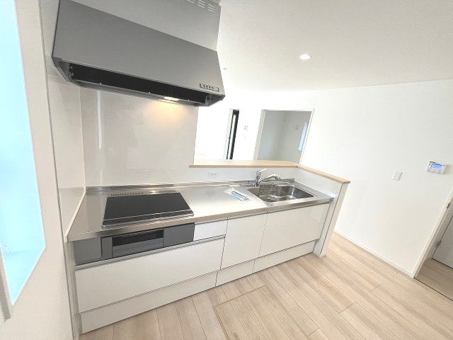 【キッチン】 | 福岡市西区野方5丁目第15　2号棟（全2棟）【仲介手数料無料・0円】 | 施工例。施工例は完成時と異なる場合があります。
