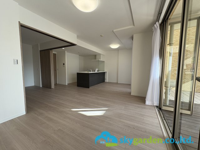 グランシティユーロコート藤沢の居間・リビング|オープンエアリビングバルコニーへ繋がります