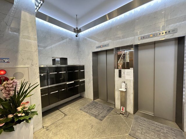 新宿セントランドビル　7Fのエントランス