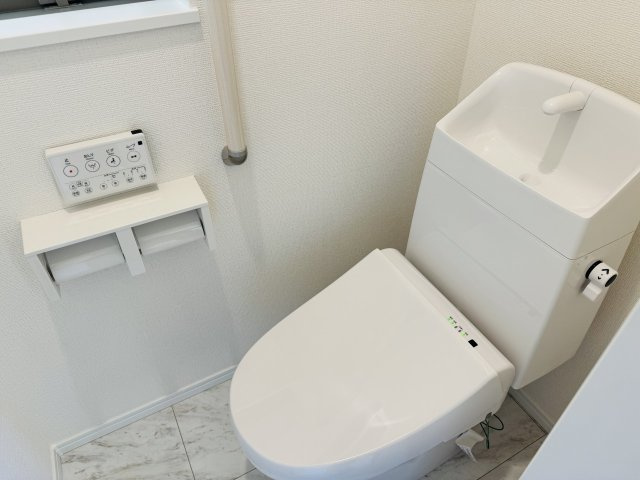 八王子市　下恩方町　新築一戸建て　４期のトイレ|～暖房温水洗浄機能付きトイレ　冬場は特に嬉しい機能ですね～