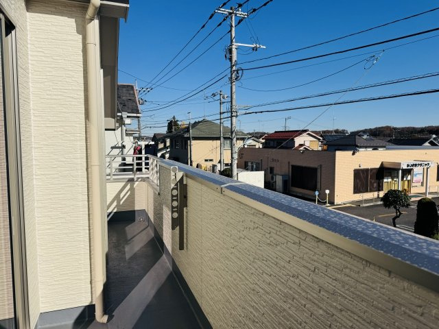 八王子市　下恩方町　新築一戸建て　４期のバルコニー|～2部屋から出入り可能なバルコニー　南東向きで陽当たり良好、洗濯物がよく乾きそうです～