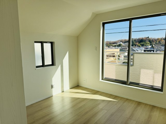 八王子市　下恩方町　新築一戸建て　４期の子供部屋|～2階バルコニーに面している6.12帖の洋室です～