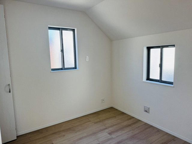 八王子市　下恩方町　新築一戸建て　４期の洋室|～2階4.5帖の洋室　2面採光で明るく風通しの良いお部屋です～