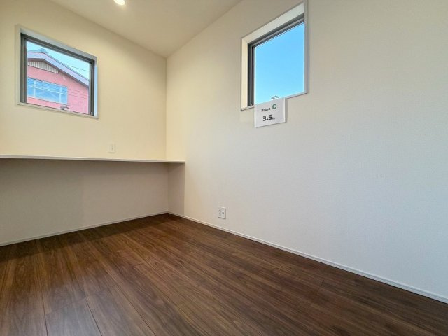 三郷市戸ケ崎1丁目　新築戸建　全1棟の洋室|カウンター付きの洋室3.5帖