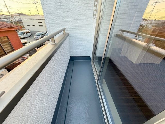 三郷市戸ケ崎1丁目　新築戸建　全1棟のバルコニー|南西向きバルコニーにて日当たり良好