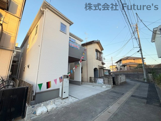 三郷市戸ケ崎1丁目　新築戸建　全1棟の前面道路含む現地写真|前面道路含む現地写真です。