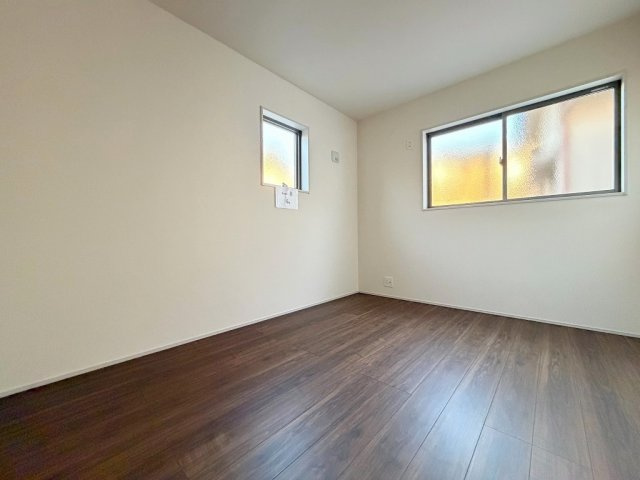 三郷市戸ケ崎1丁目　新築戸建　全1棟の洋室|リビング裏の洋室6帖は子供部屋としても活用できます