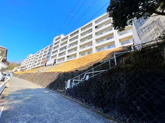 スプリングハイツ伊東の外観