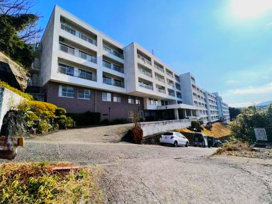 スプリングハイツ伊東の外観