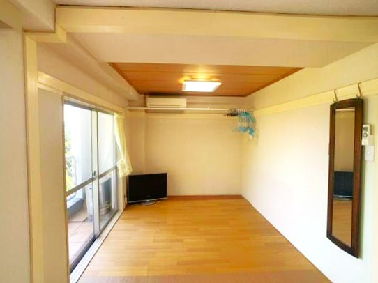 スプリングハイツ伊東の居間・リビング