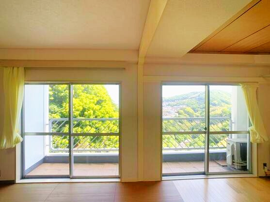 スプリングハイツ伊東の居間・リビング