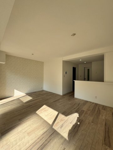 ローズハイツ香里園 三号棟の居間・リビング|家具の配置がしやすい間取りとなっております。
