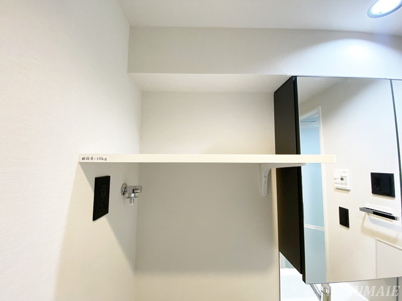 アジールコート王子の収納|洗濯機置き場上部の収納です☆