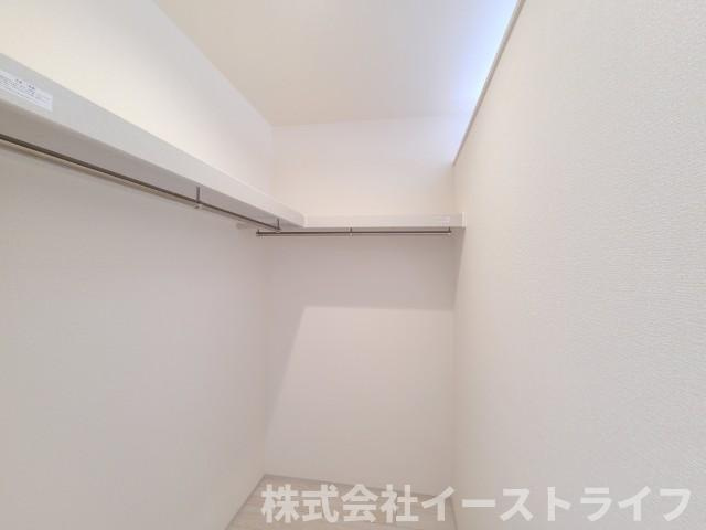【新築戸建】　いわき市小名浜下神白第4　全2棟　長期優良住宅の収納|同社施工写真　ウォークインクローゼットもついているので、洋服以外の小物なども収納でき大変便利です。
