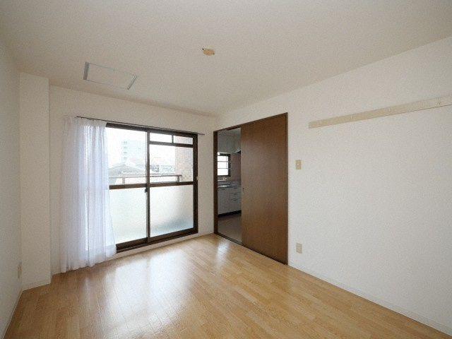 ベルダ中宮の洋室