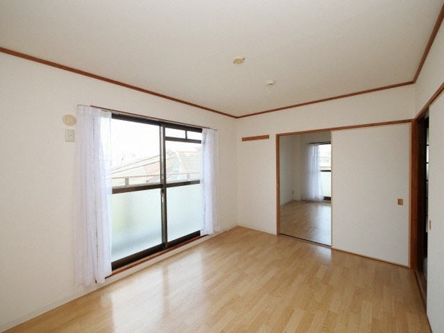 ベルダ中宮の洋室