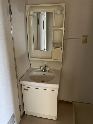 シャロン長田の洗面所|使いやすい洗面所です