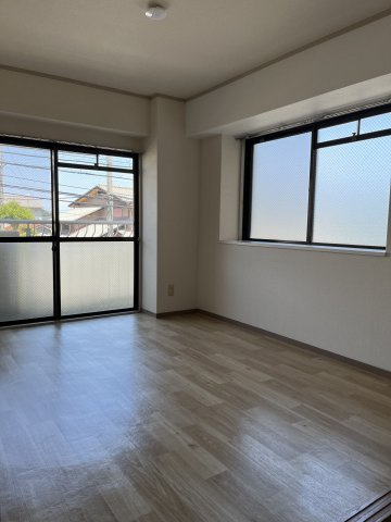 シャロン長田の居間・リビング|こちらの居間で趣味の時間をお楽しみください