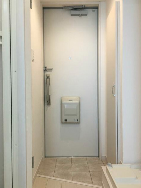 リブリ・ザ・クラス鐘ヶ淵の玄関