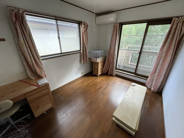 八街市吉倉263中古戸建ての洋室