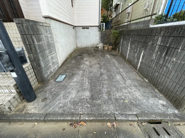 八街市吉倉263中古戸建ての駐車場