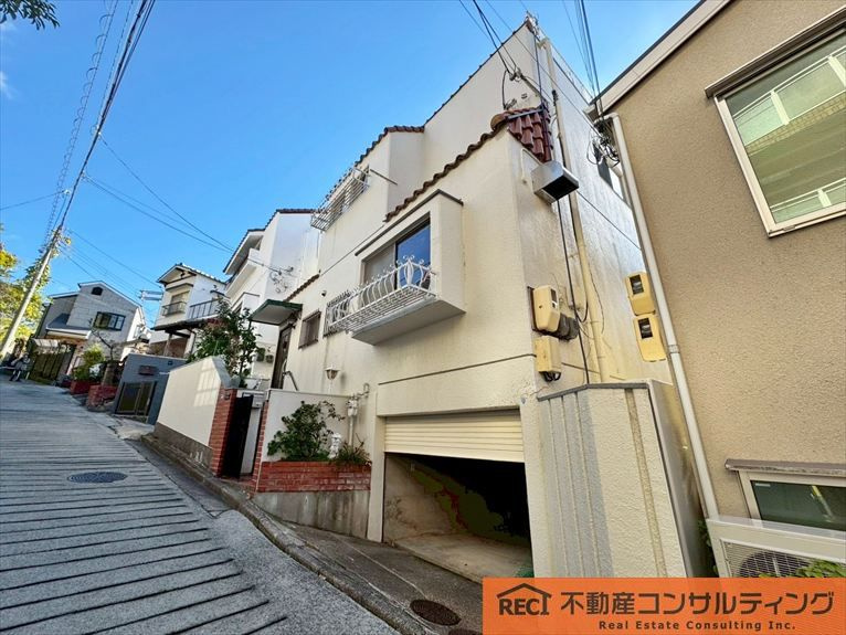 神戸市灘区赤松通2丁目　中古戸建のエントランス