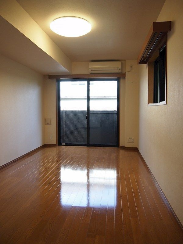 ルーブル祐天寺の居間・リビング