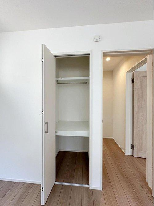 安佐南区八木6丁目の収納|全居室収納☆
4.5帖洋室のクローゼットです♪