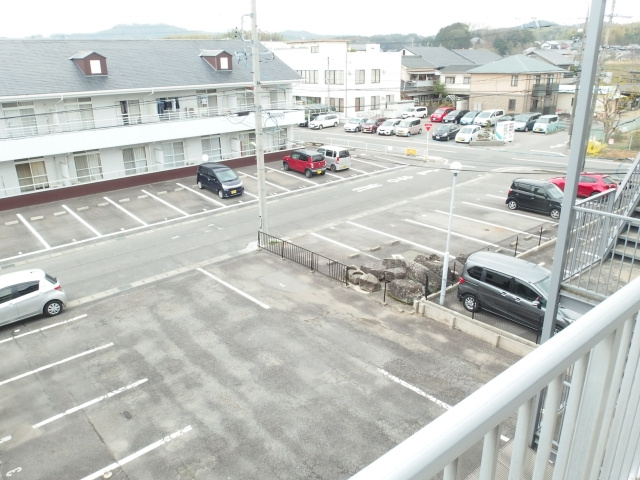 コーポ三浦の駐車場